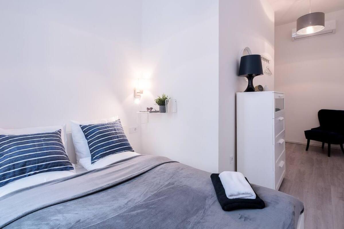 Central Brand New And Modern Apartment Budapest Esterno foto