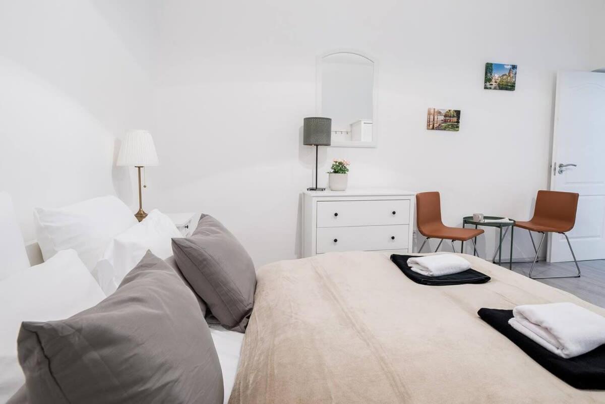 Central Brand New And Modern Apartment Budapest Esterno foto