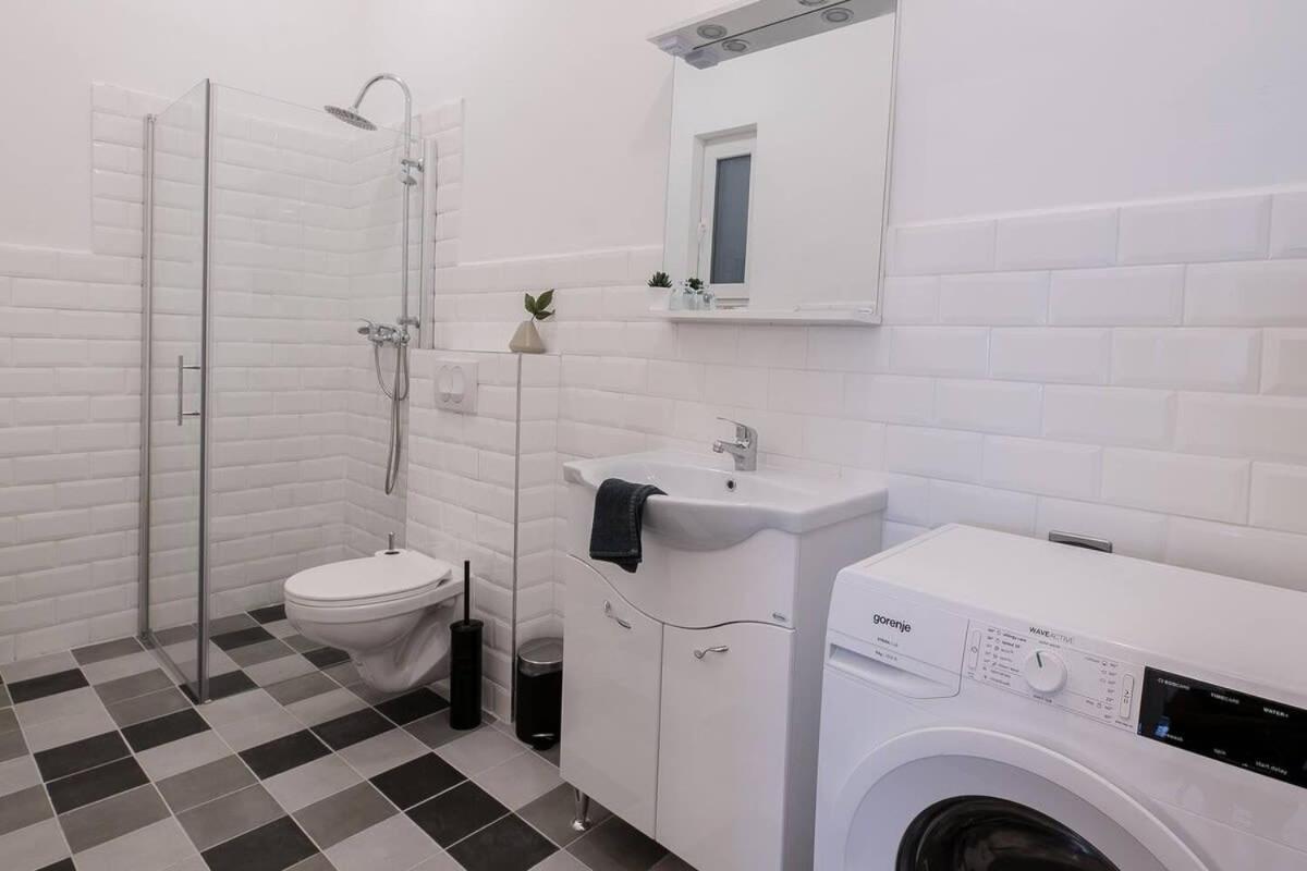 Central Brand New And Modern Apartment Budapest Esterno foto