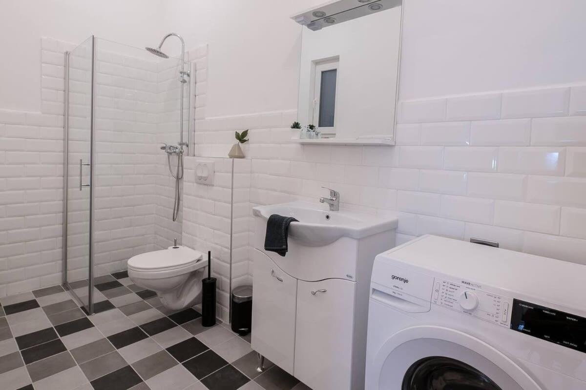Central Brand New And Modern Apartment Budapest Esterno foto