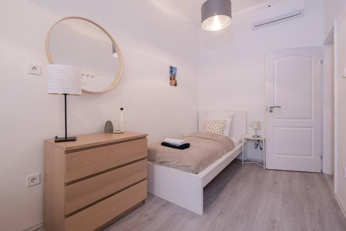 Central Brand New And Modern Apartment Budapest Esterno foto