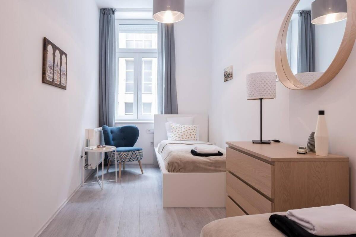 Central Brand New And Modern Apartment Budapest Esterno foto