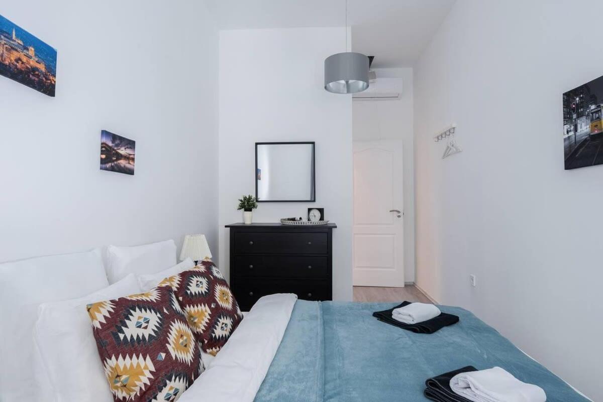 Central Brand New And Modern Apartment Budapest Esterno foto