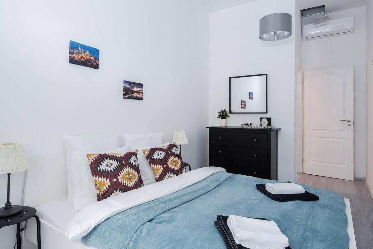 Central Brand New And Modern Apartment Budapest Esterno foto