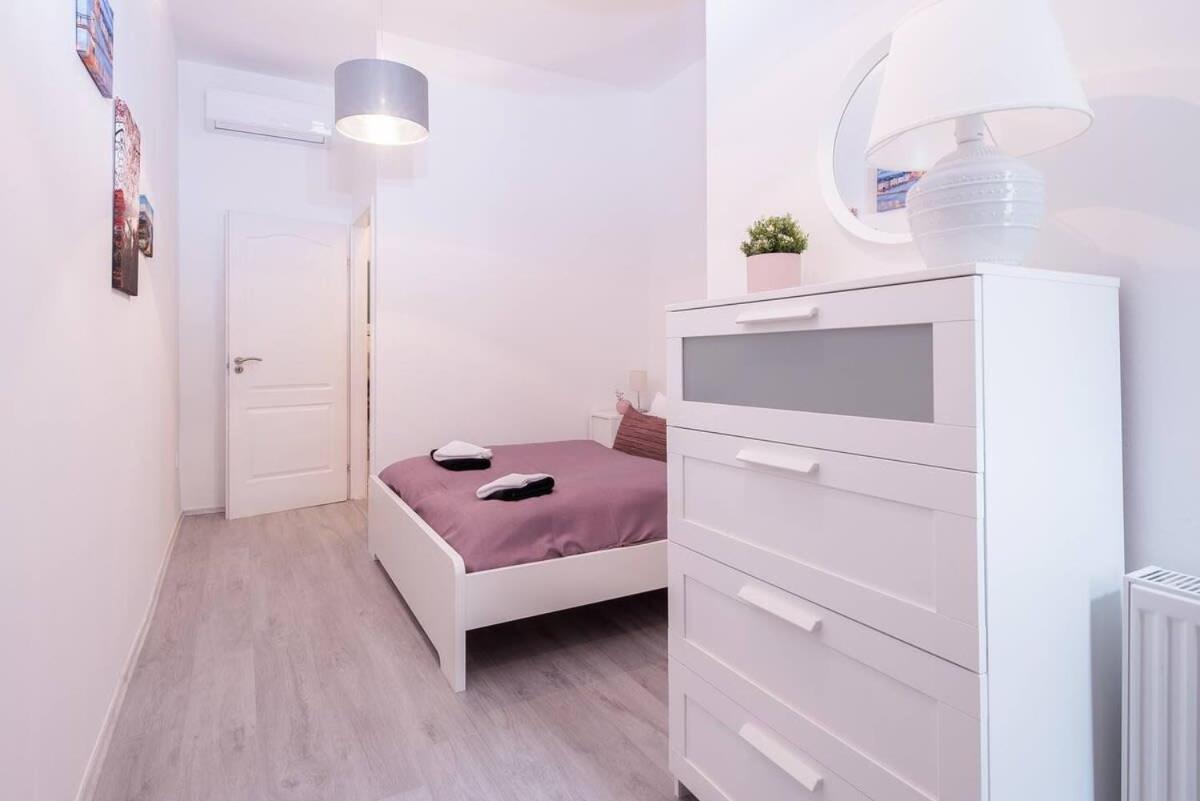 Central Brand New And Modern Apartment Budapest Esterno foto
