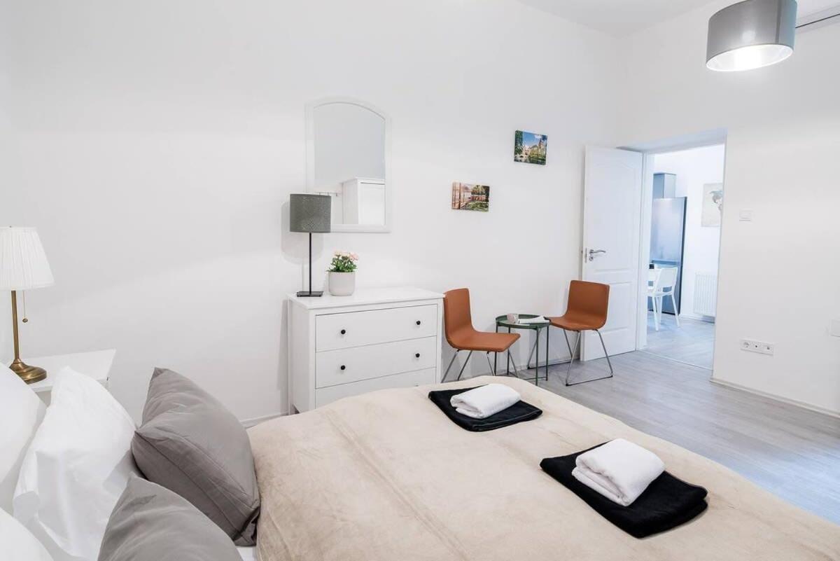 Central Brand New And Modern Apartment Budapest Esterno foto